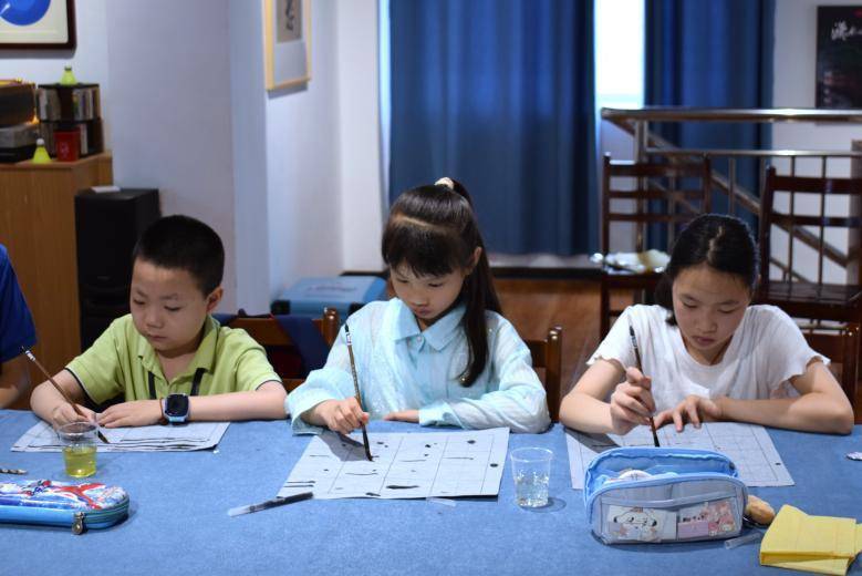 童心载墨香，墨韵促成长.docx